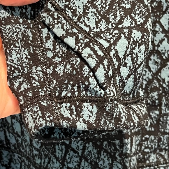 Lululemon Close To Crossing Jacquard Long Sleeve Top Size M - Picture 5 of 9